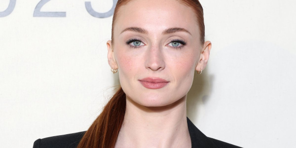 AGORA É OFICIAL | SOPHIE TURNER É A NOVA LARA CROFT!