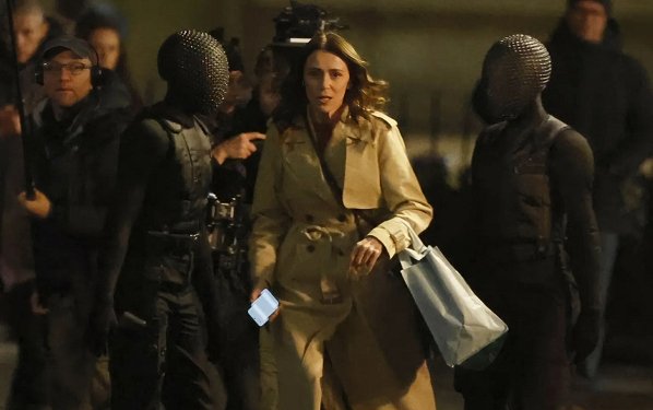 KEELEY HAWES PODE INTERPRETAR A MÃE DE LARA CROFT NA NOVA SÉRIE TOMB RAIDER!