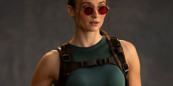 Primeira imagem oficial de Sophie Turner como Lara Croft é divulgada