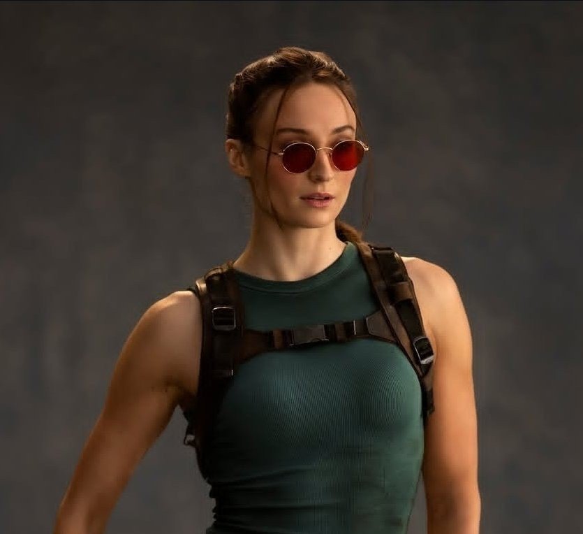 Primeira imagem oficial de Sophie Turner como Lara Croft é divulgada